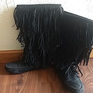 Fringe suede black boots